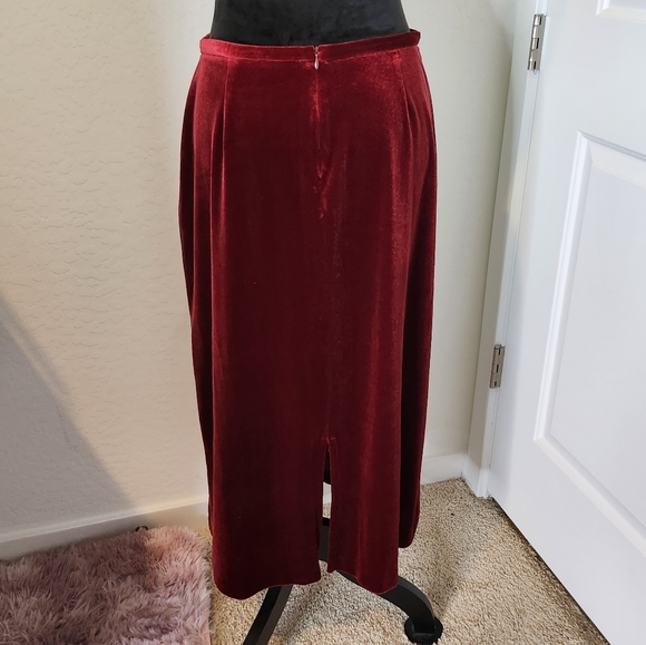 Red velvet voulour midi skirt - Picture 2 of 5
